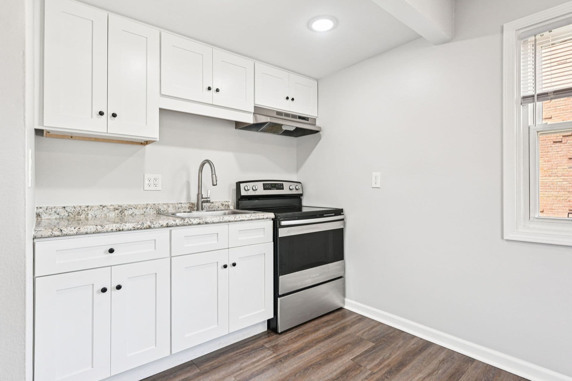 Montgomery Apartment: 800-834 Victoria Dr