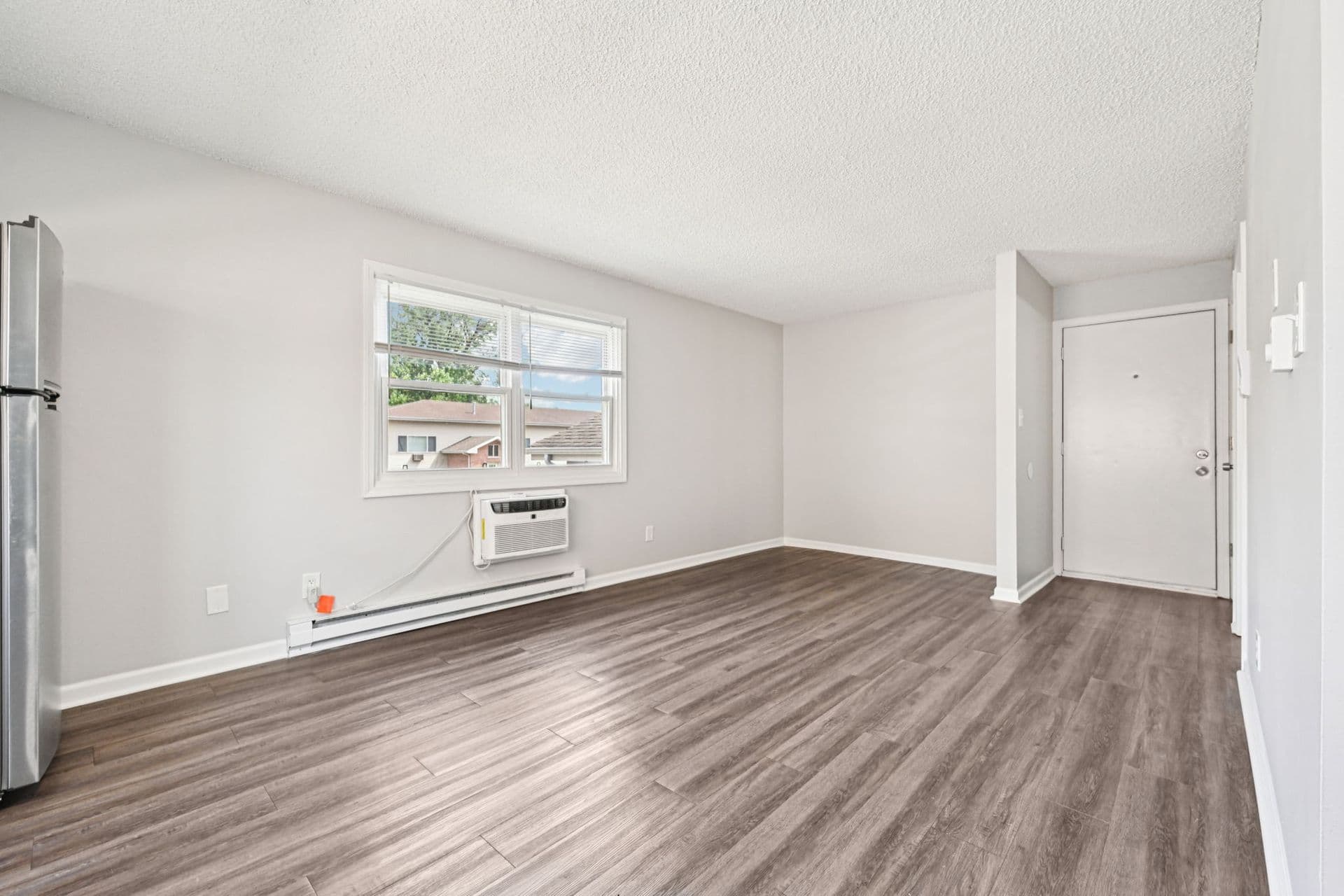 Montgomery Apartment: 800-834 Victoria Dr