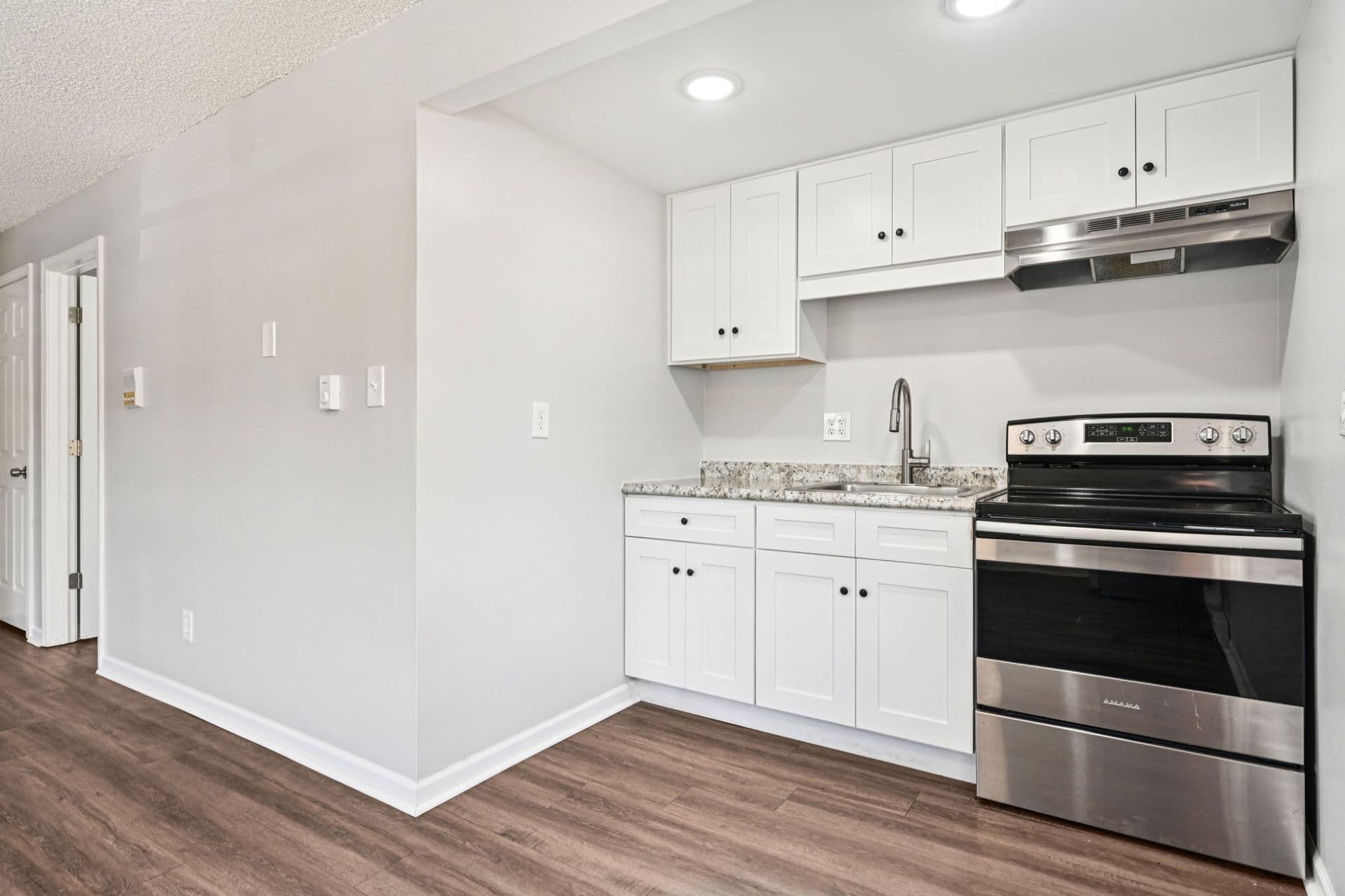 Montgomery Apartment: 800-834 Victoria Dr