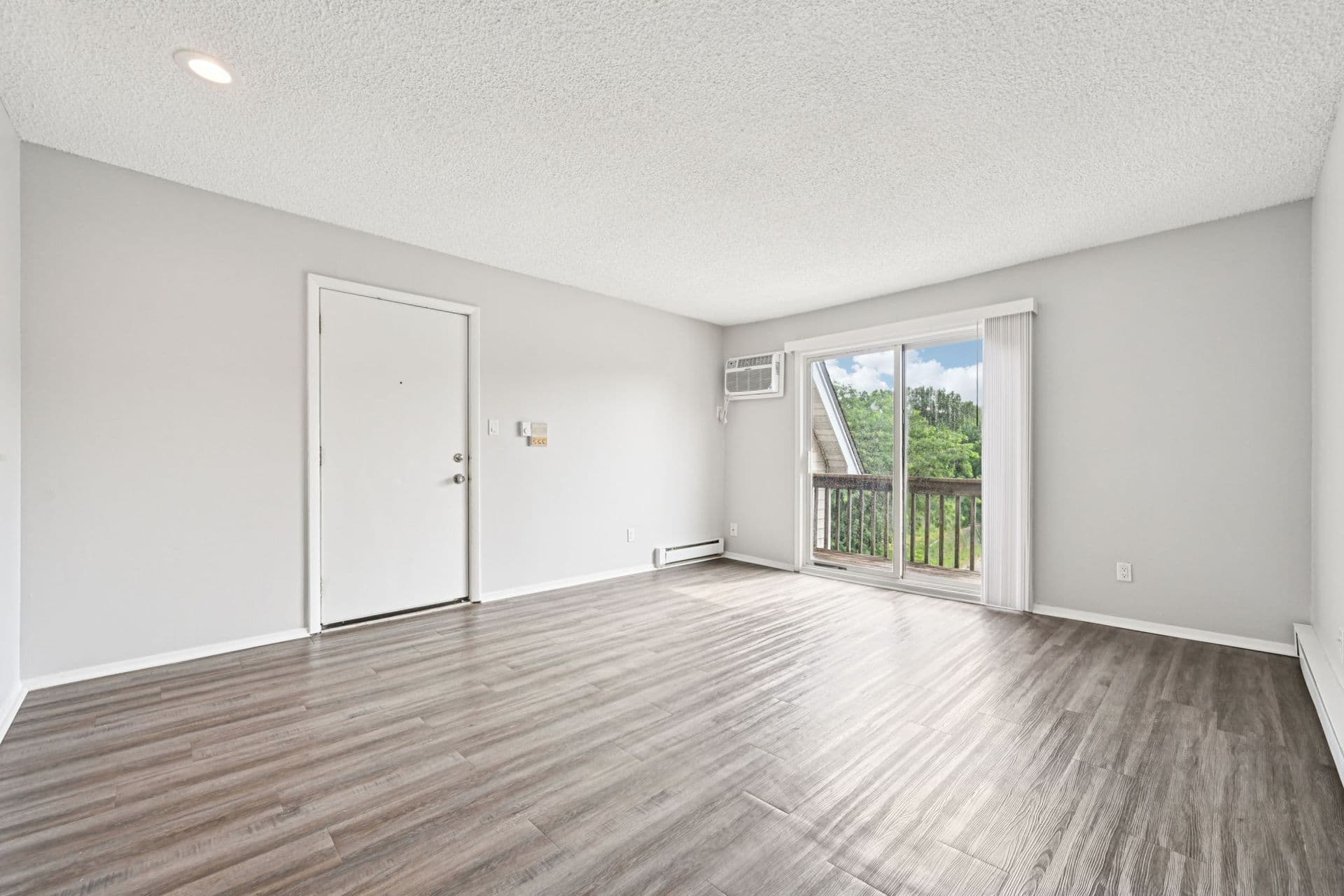 Montgomery Apartment: 800-834 Victoria Dr