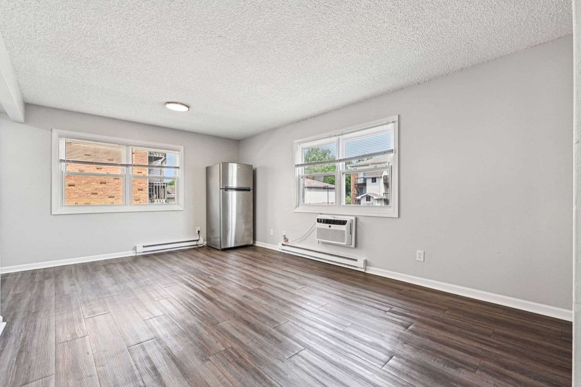 Montgomery Apartment: 800-834 Victoria Dr