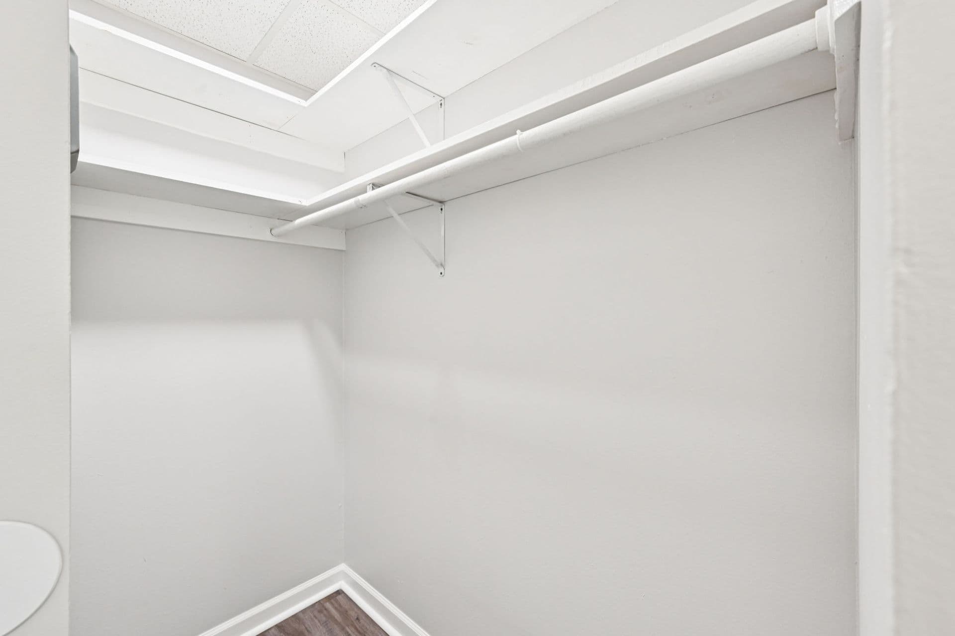 Montgomery Apartment: 800-834 Victoria Dr