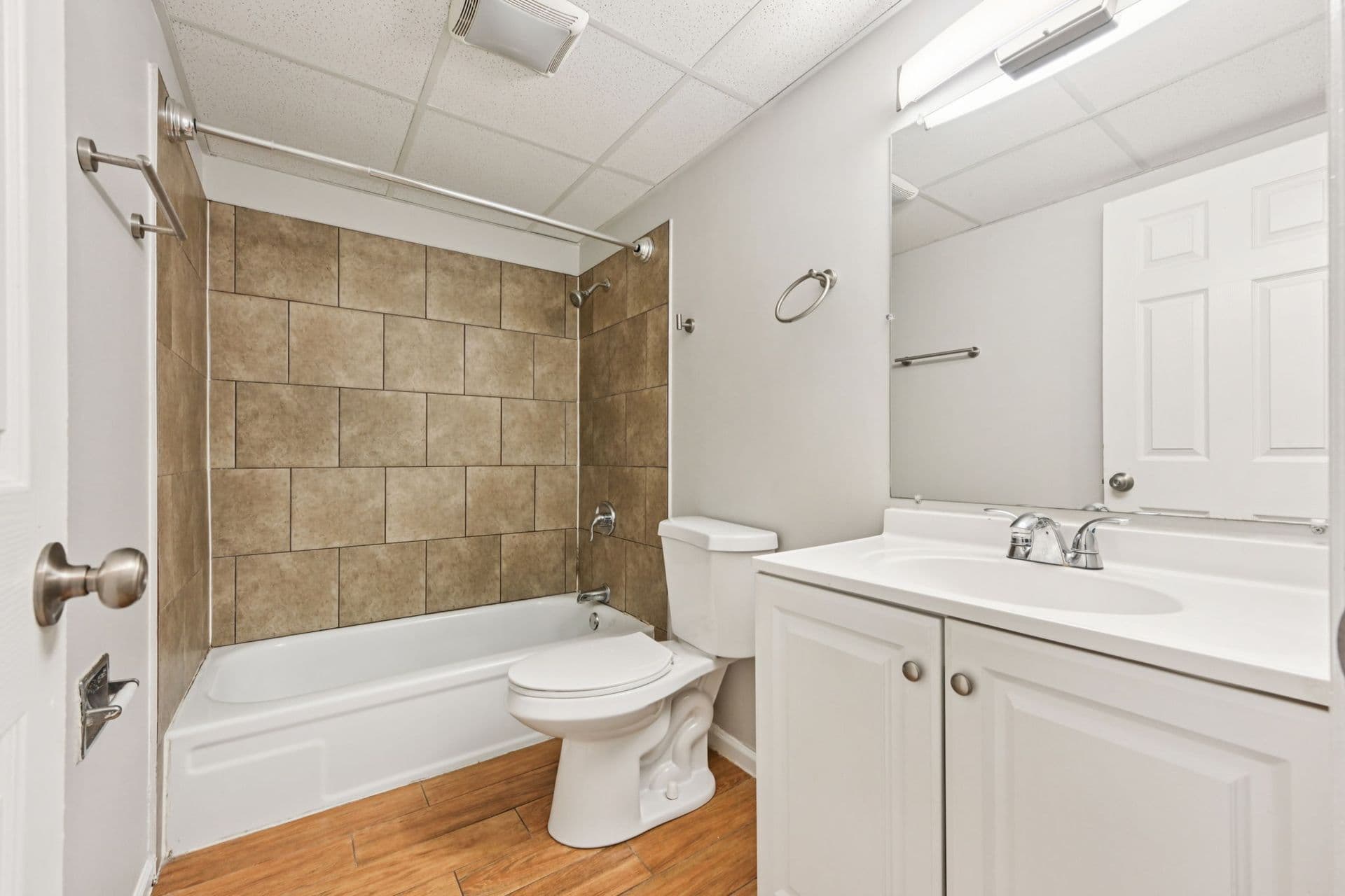 Montgomery Apartment: 800-834 Victoria Dr