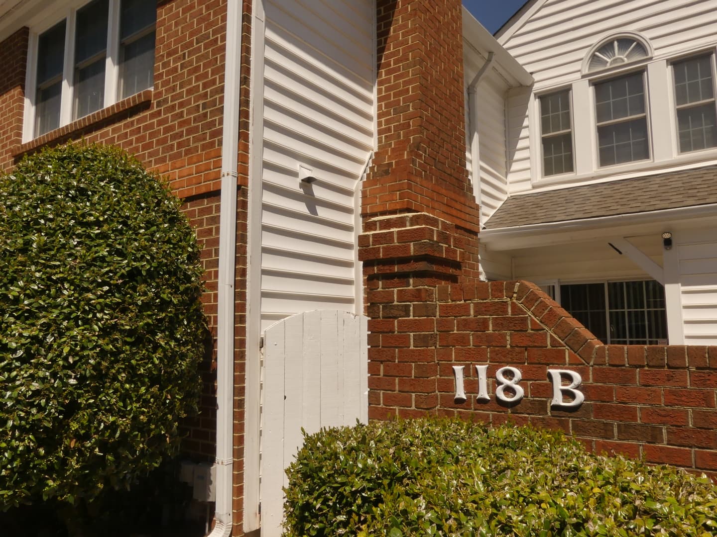 Yorktown House: 118 B East Bristol Lane