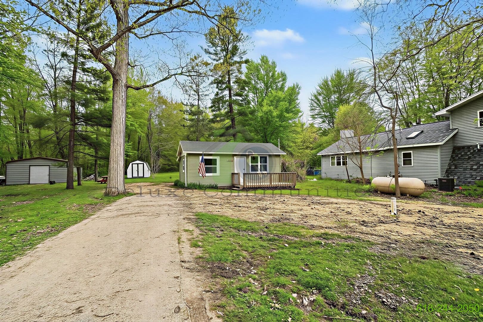 Allegan House: 4206 S Shore Dr