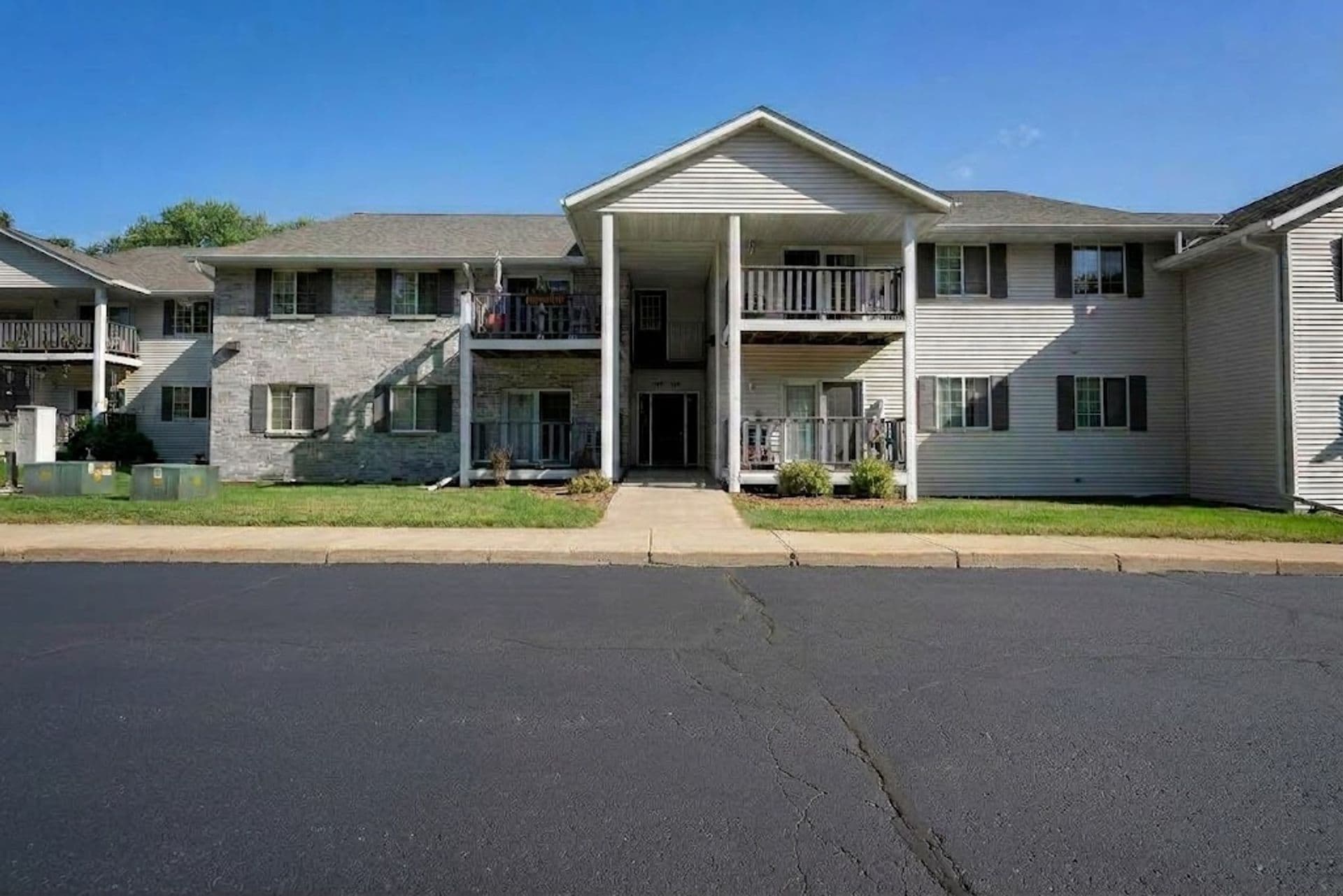 Ripon Apartment: 847 Metomen Street
