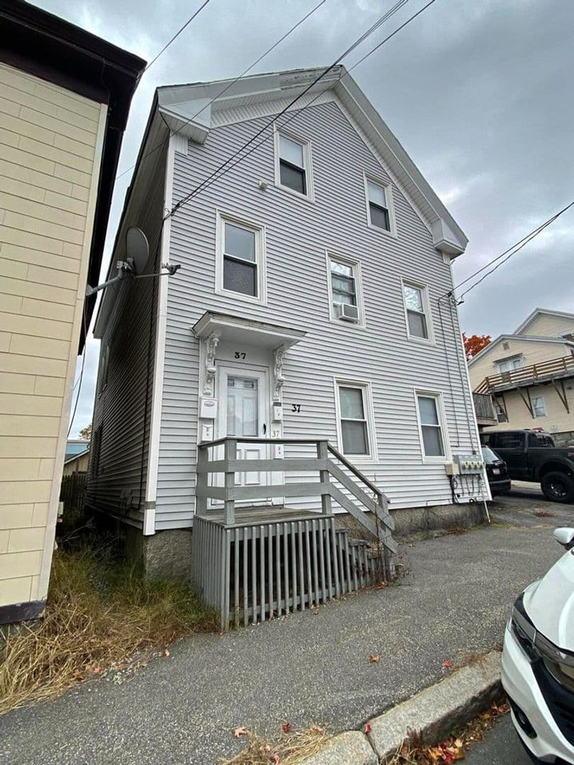 Biddeford Apartment: 37 St. Mary's Street