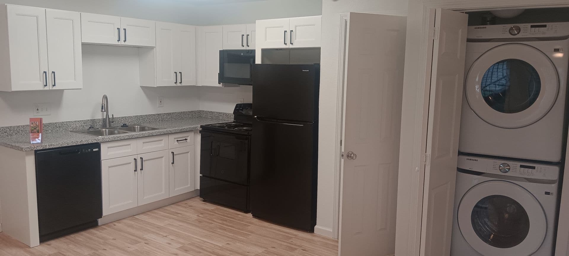 Houston Apartment: 2212 Dunlavy St.