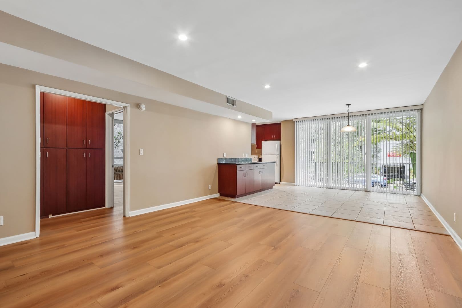Los Angeles Apartment: 116 N. Wetherly Drive