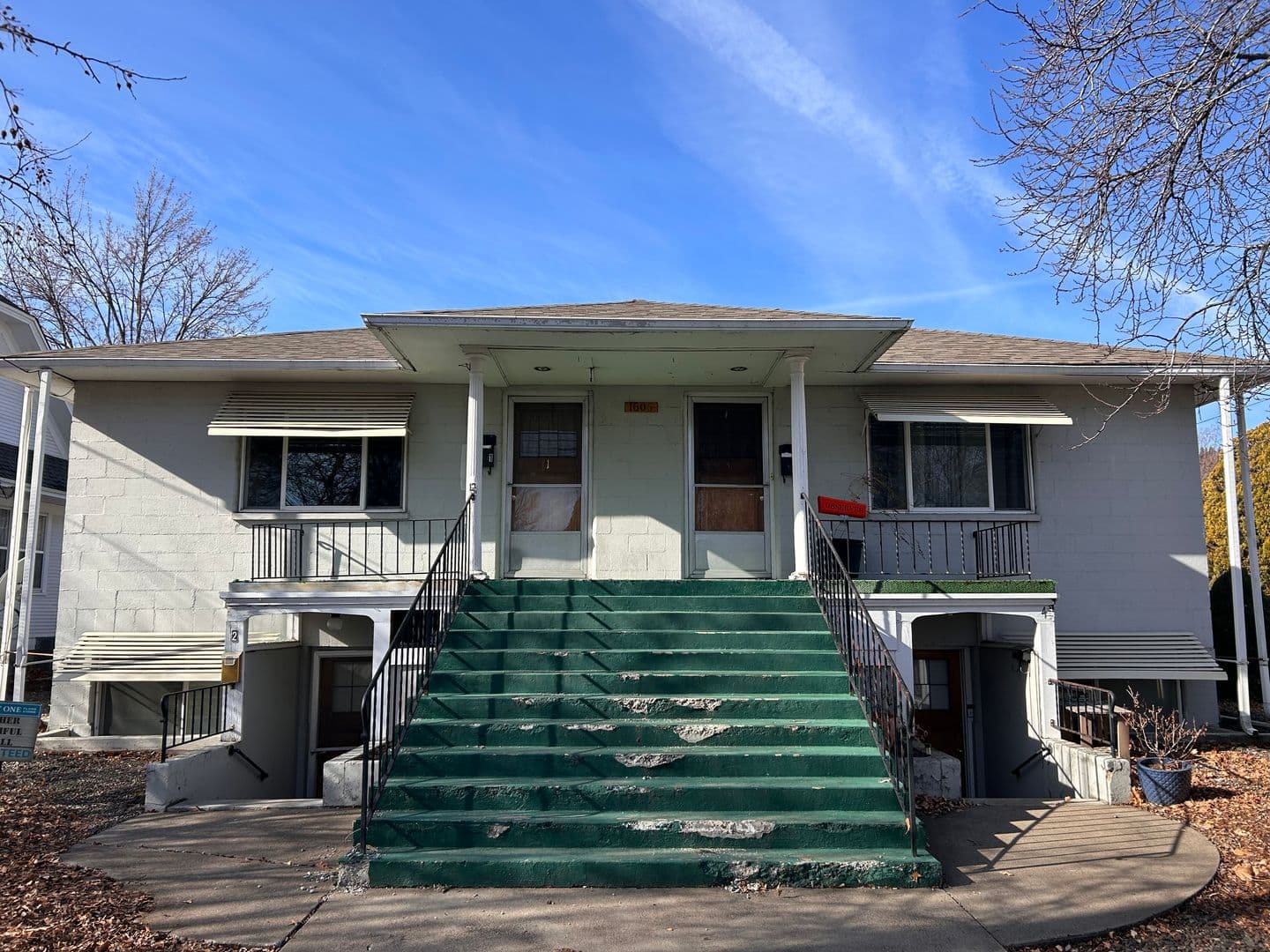 La Grande Apartment: 1606 & 1608 & 1610 4th street