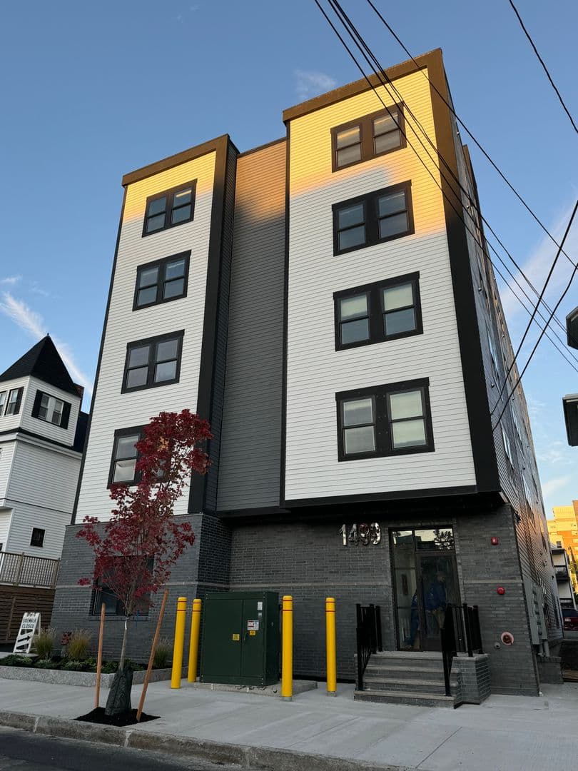 Revere Apartment: 1499 N Shore Rd