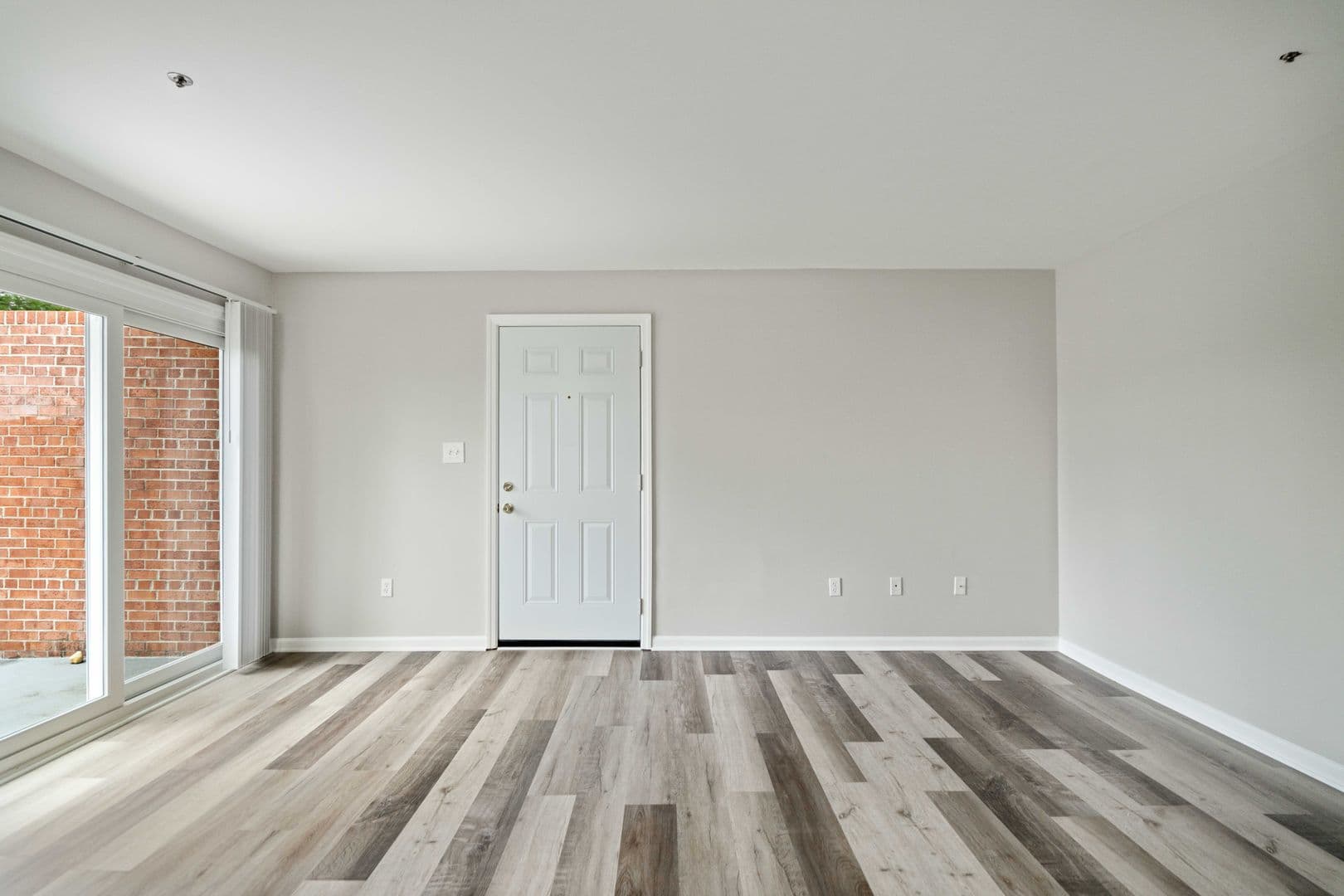 Triangle Apartment: Lotus Court