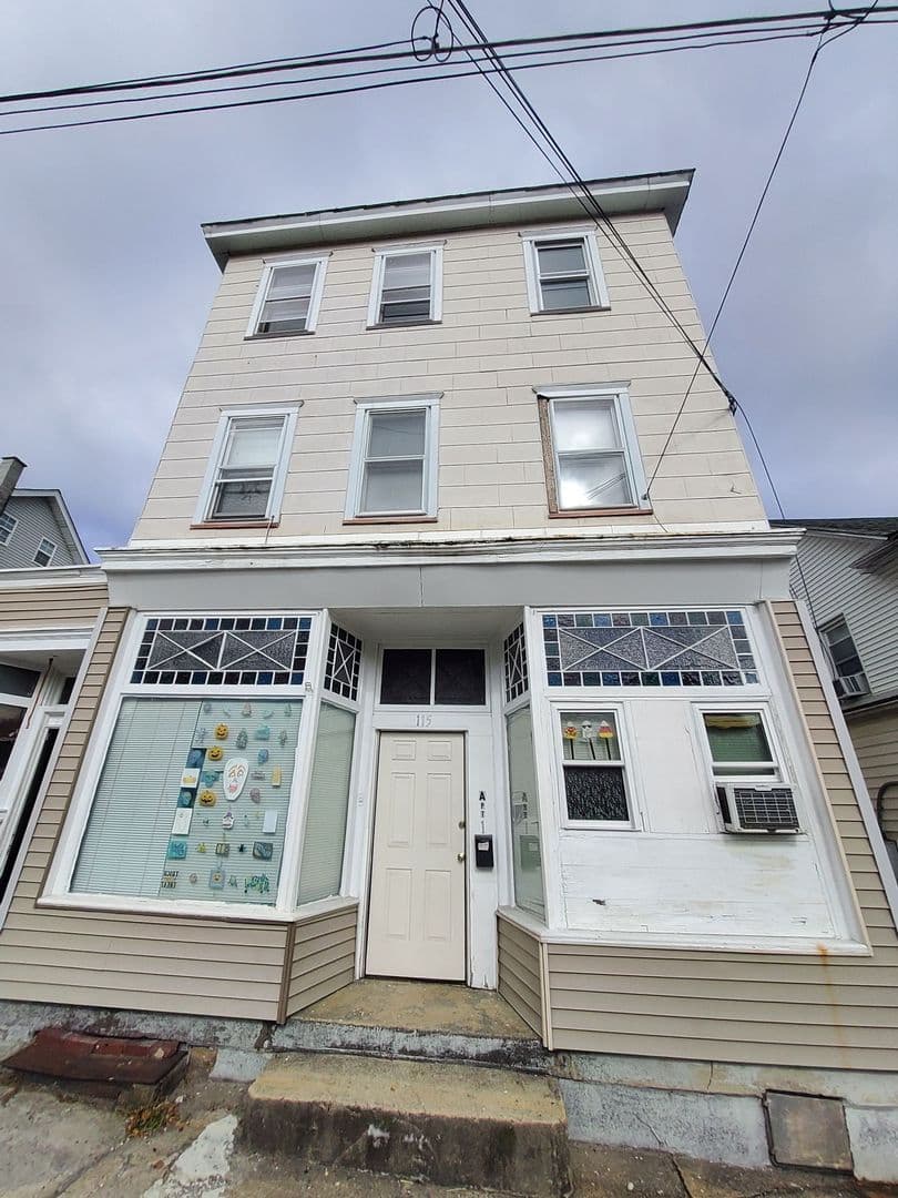 Coaldale Apartment: 115 E Ruddle St