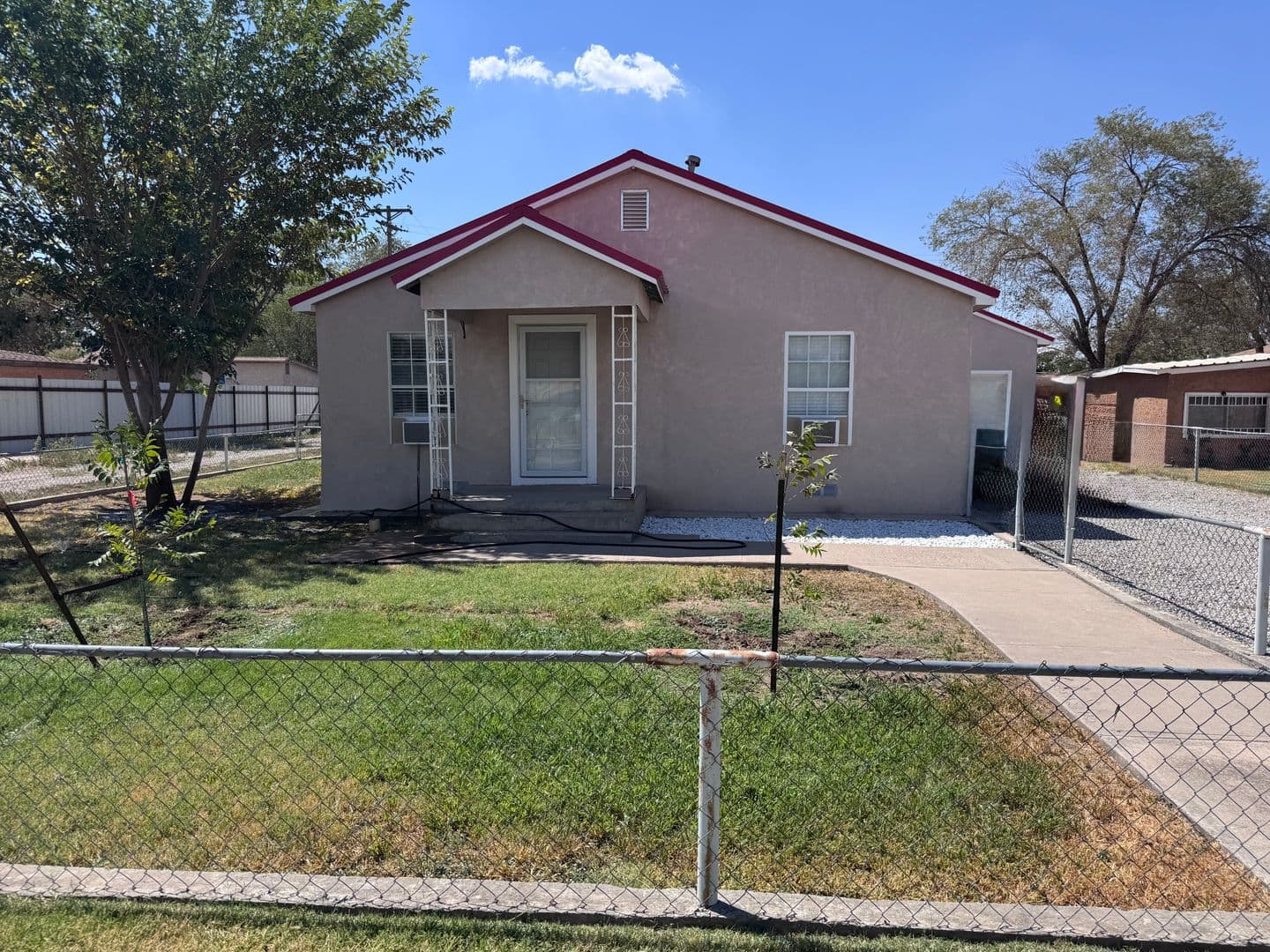 Roswell House: 512 S Cottonwood Ave