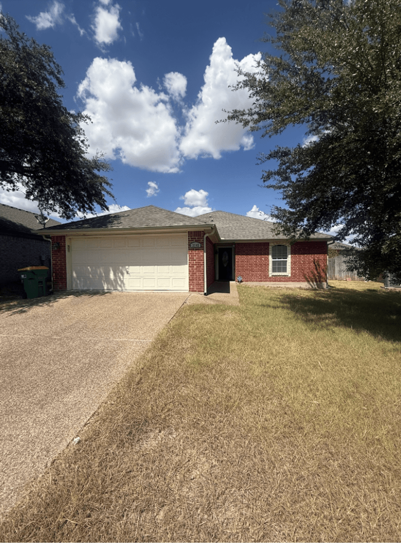 Robinson House: 3145 Lippizan Street
