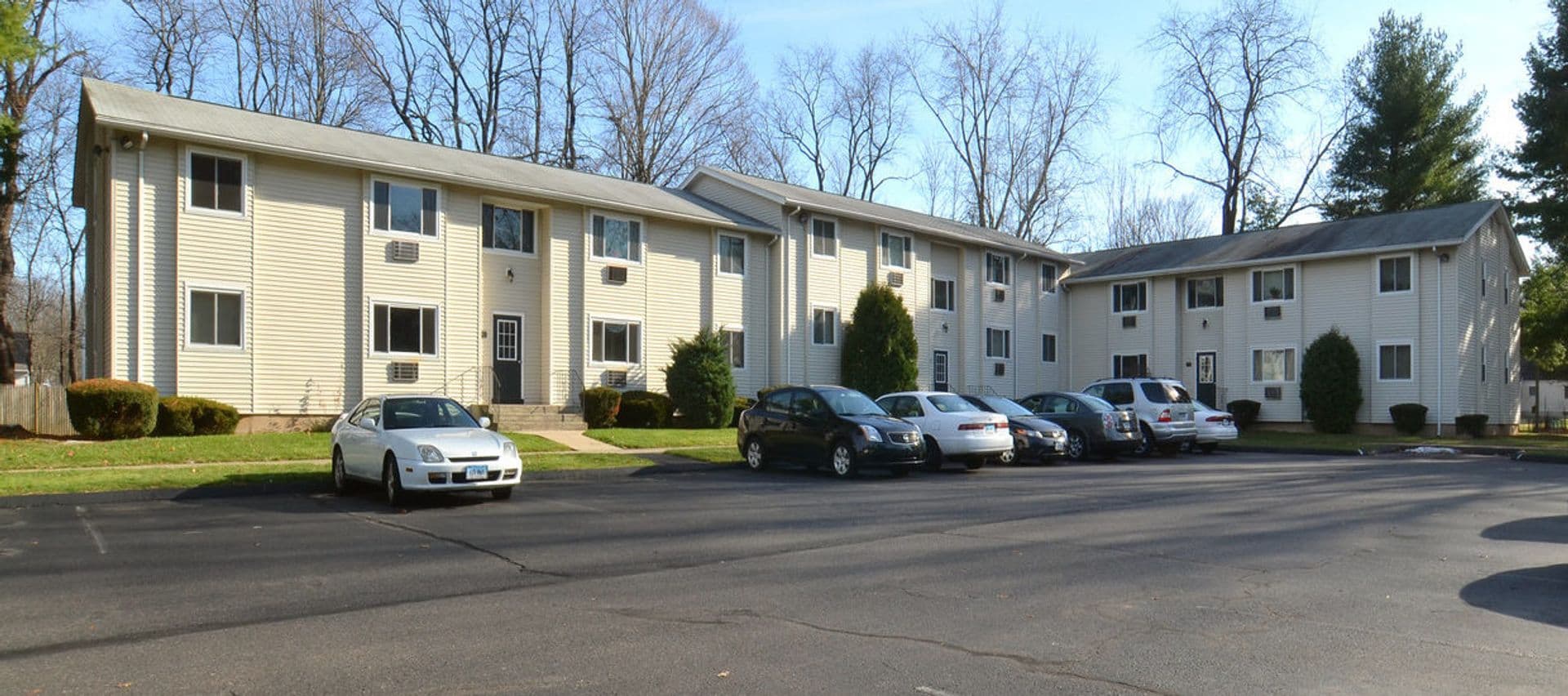 Newington Apartment: 702-764 Church St