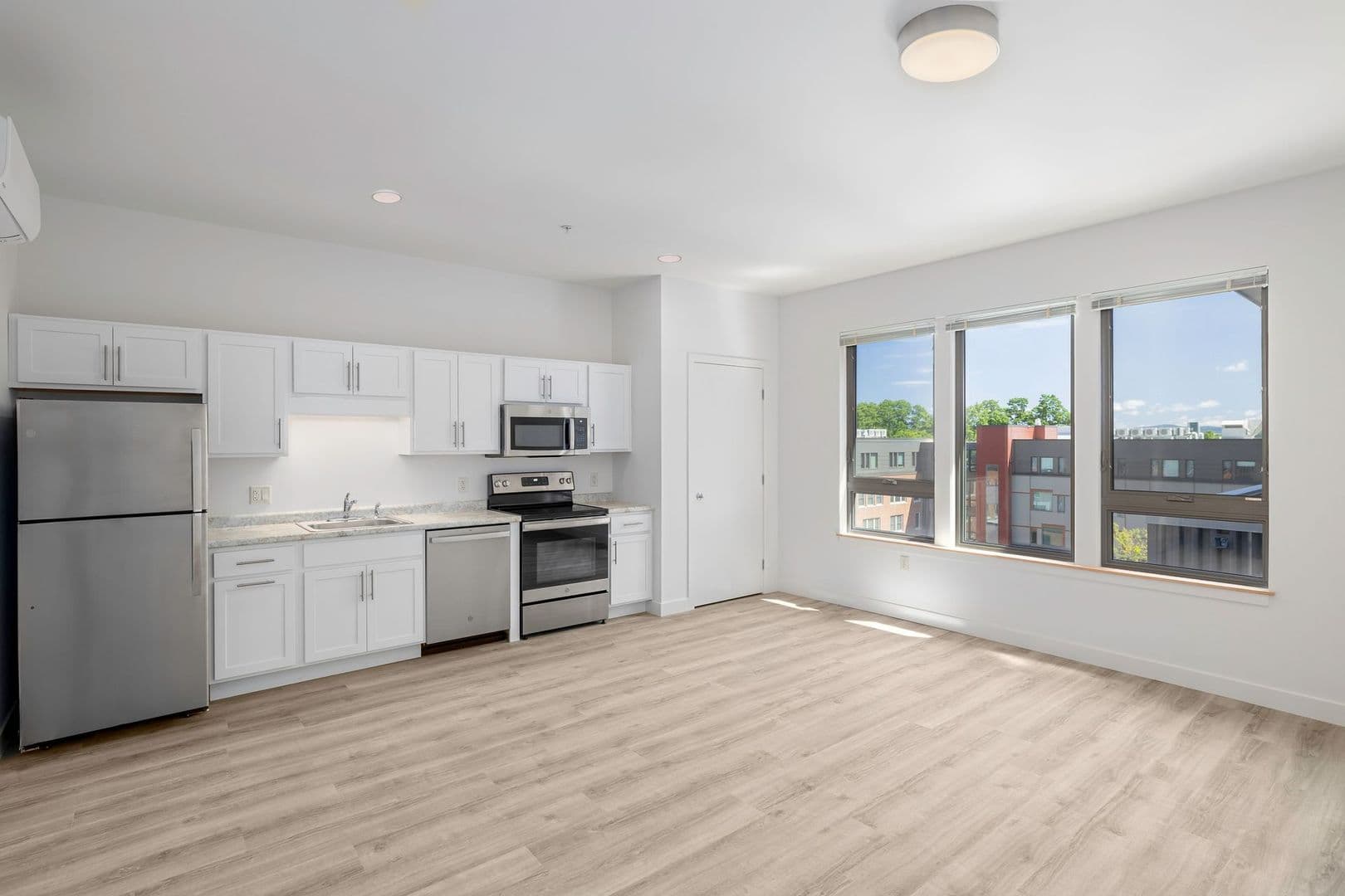 Burlington Apartment: 70 Cambrian Way