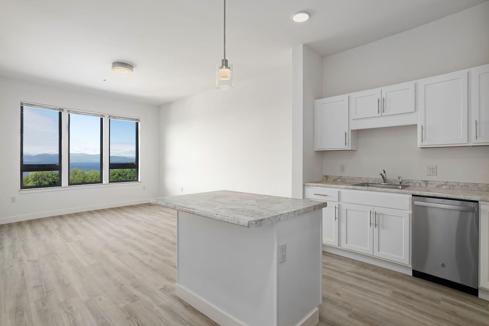 Burlington Apartment: 70 Cambrian Way