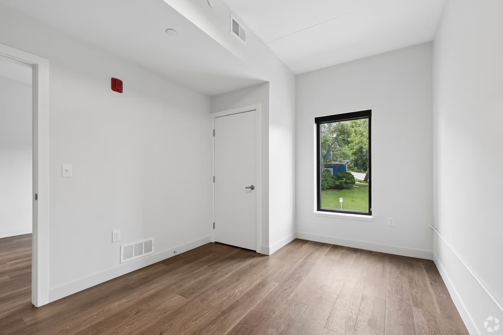 Grand Rapids Apartment: 1359 Plainfield Ave NE
