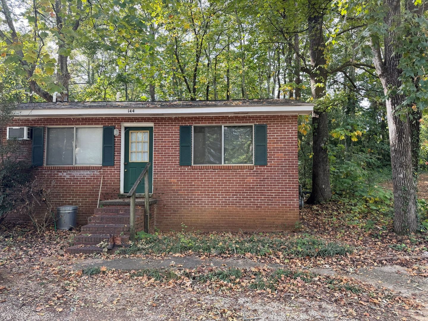 Auburn House: 144 Cone Street