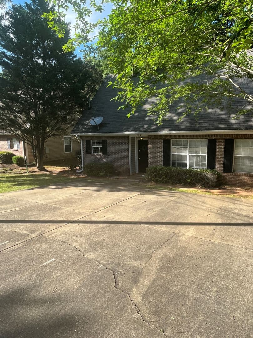 Auburn House: 387 Martin Avenue