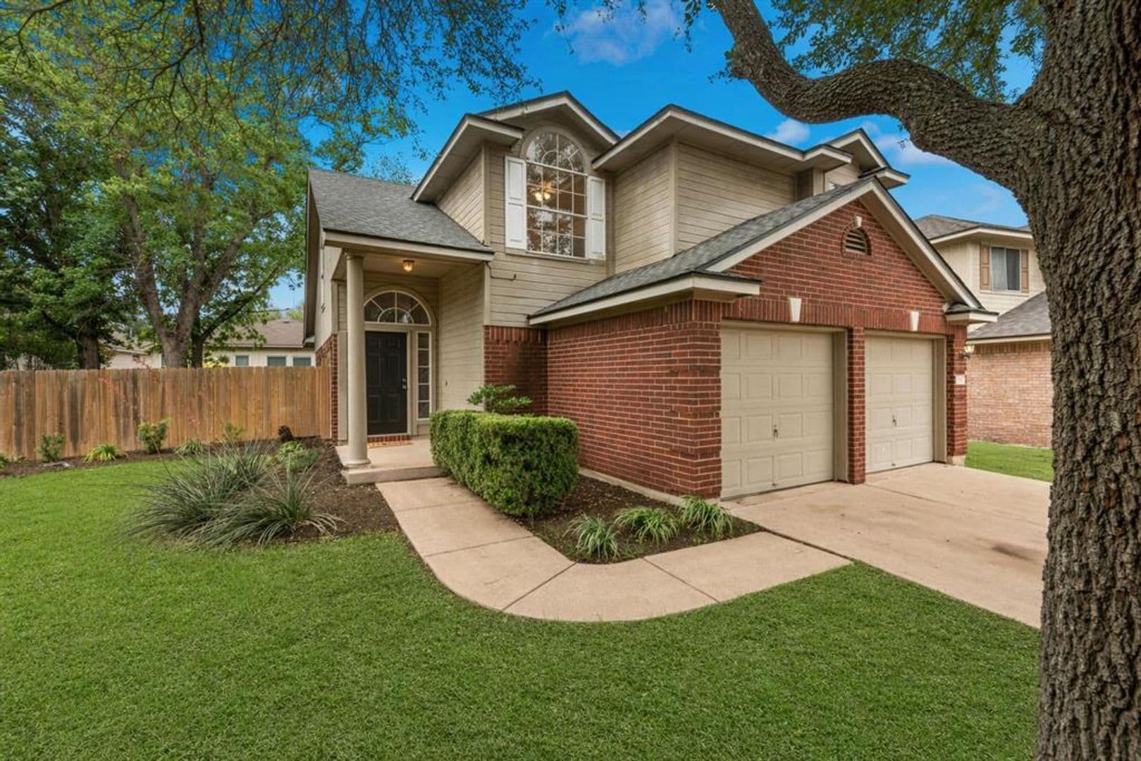 Austin House: 9109 Hoffman Cove