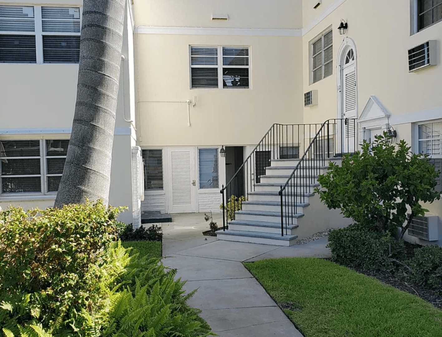 Lake Worth House: 31 S. Golfview Rd. #10