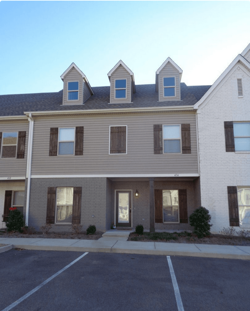 Oxford House: 434 Walker Circle