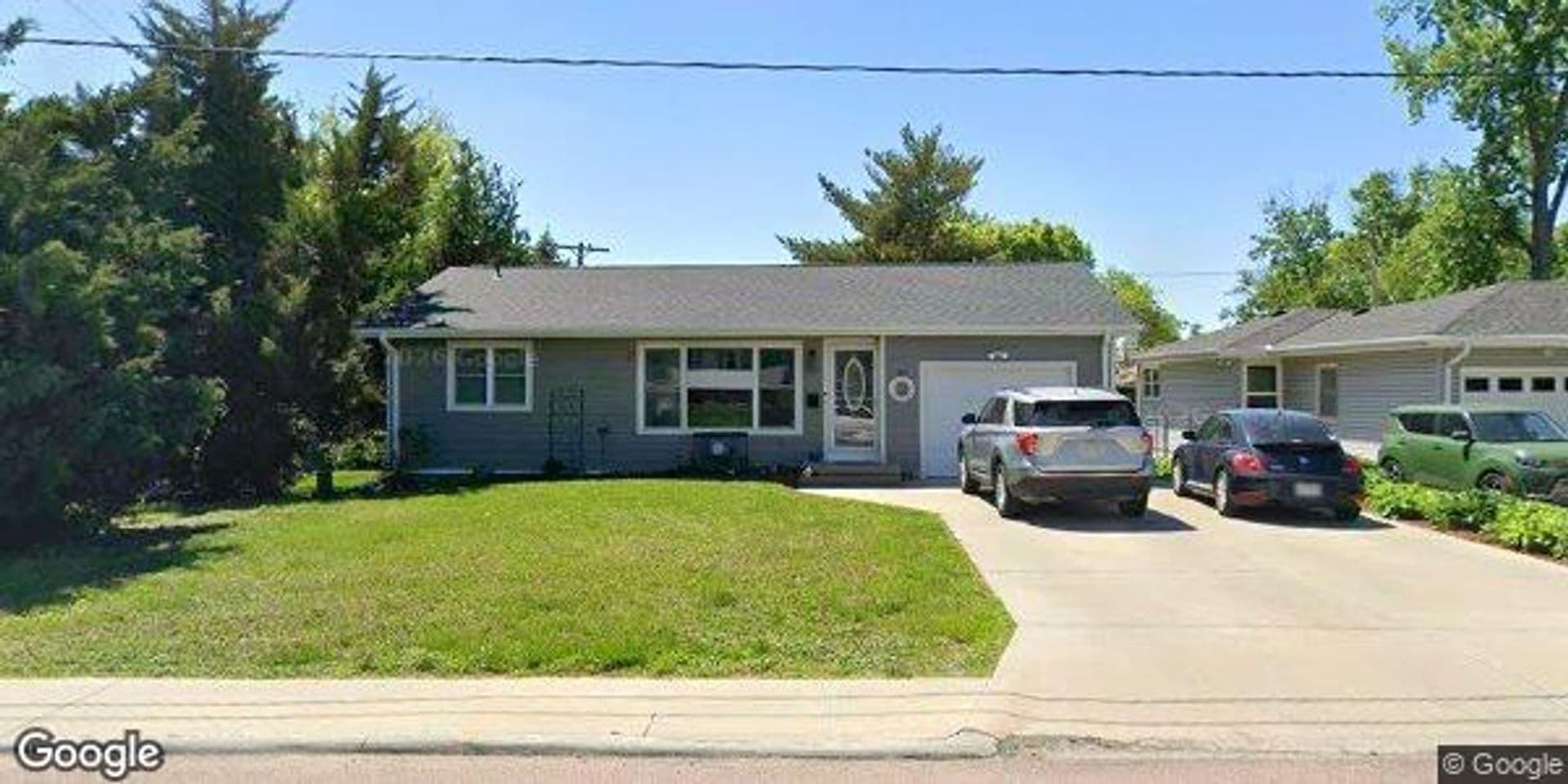Papillion House: 405 Hogan Dr