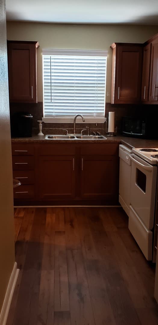 Centerville Apartment: 105 Arnold Street