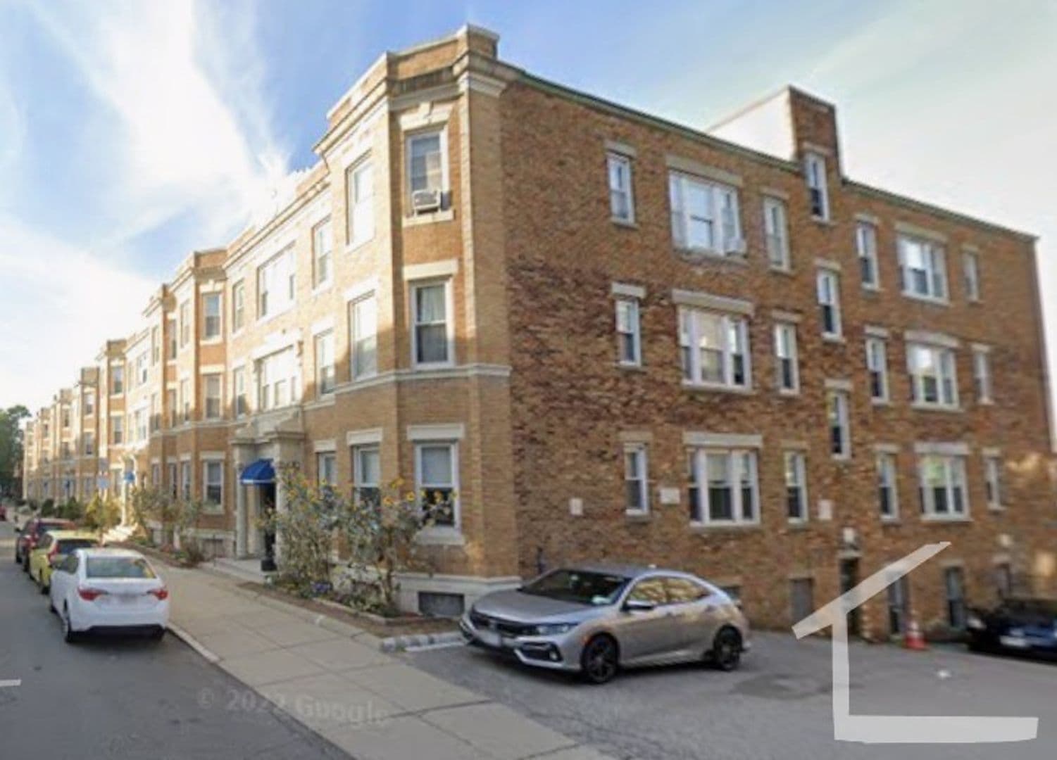 Boston House: 220 Kelton St