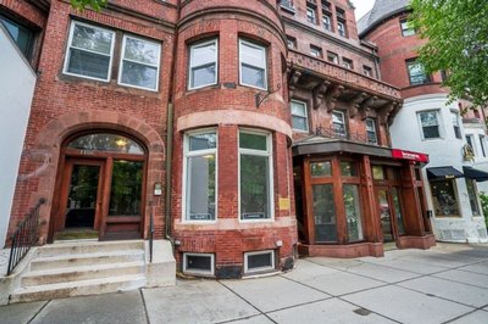 Brookline Condo: 1406 Beacon St.