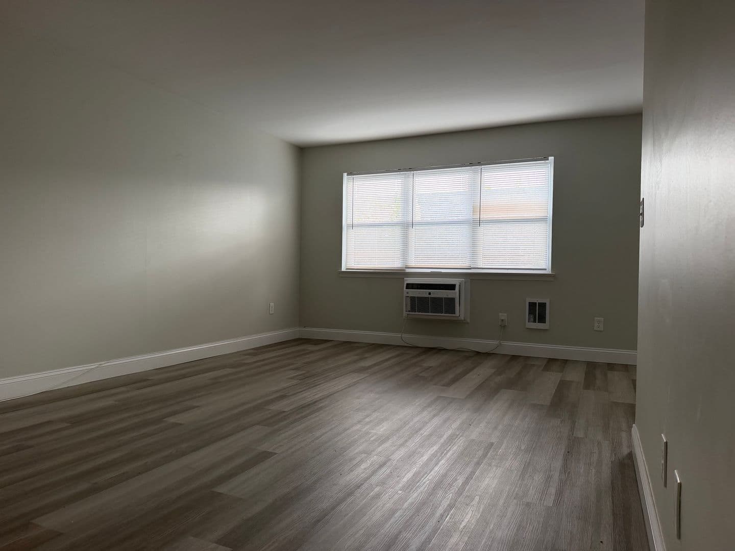 Lodi Apartment: 59-00 Bel Vista Court