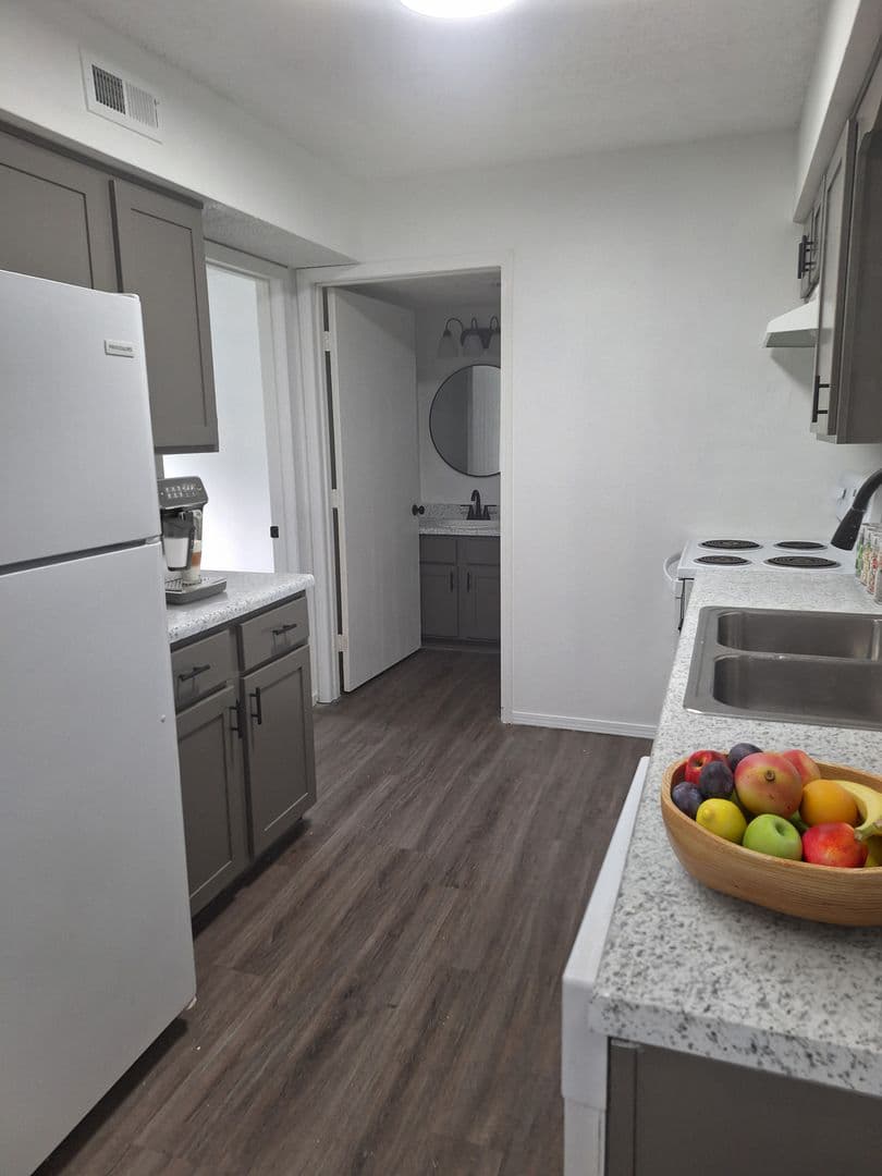 Springfield Apartment: 3020 W Farm Rd 164