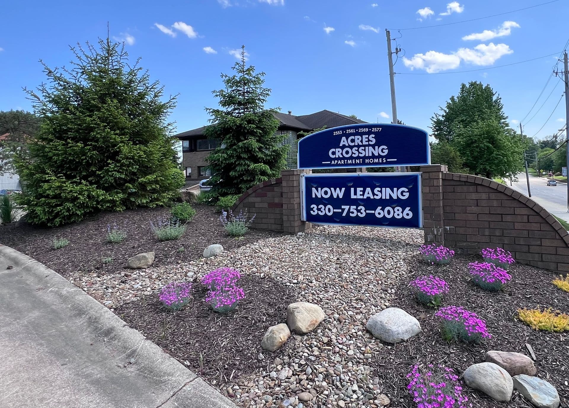 Akron Apartment: 2569 Romig Rd.
