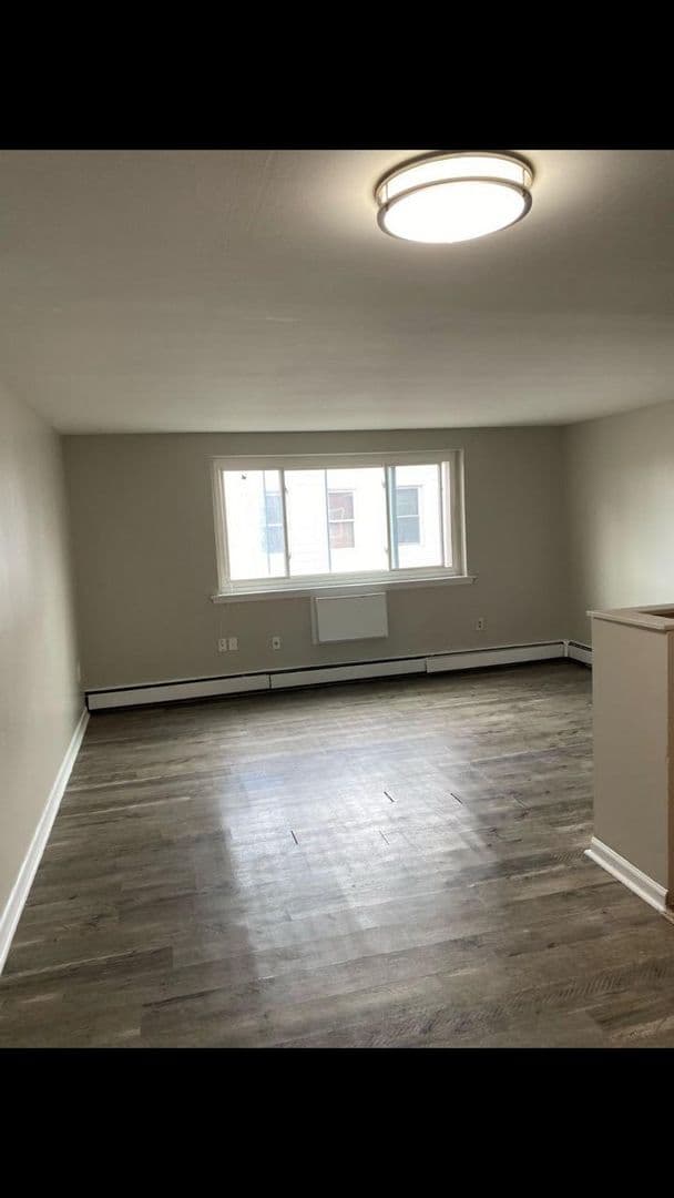 HARTFORD Apartment: 160 NEW BRITAIN AVENUE