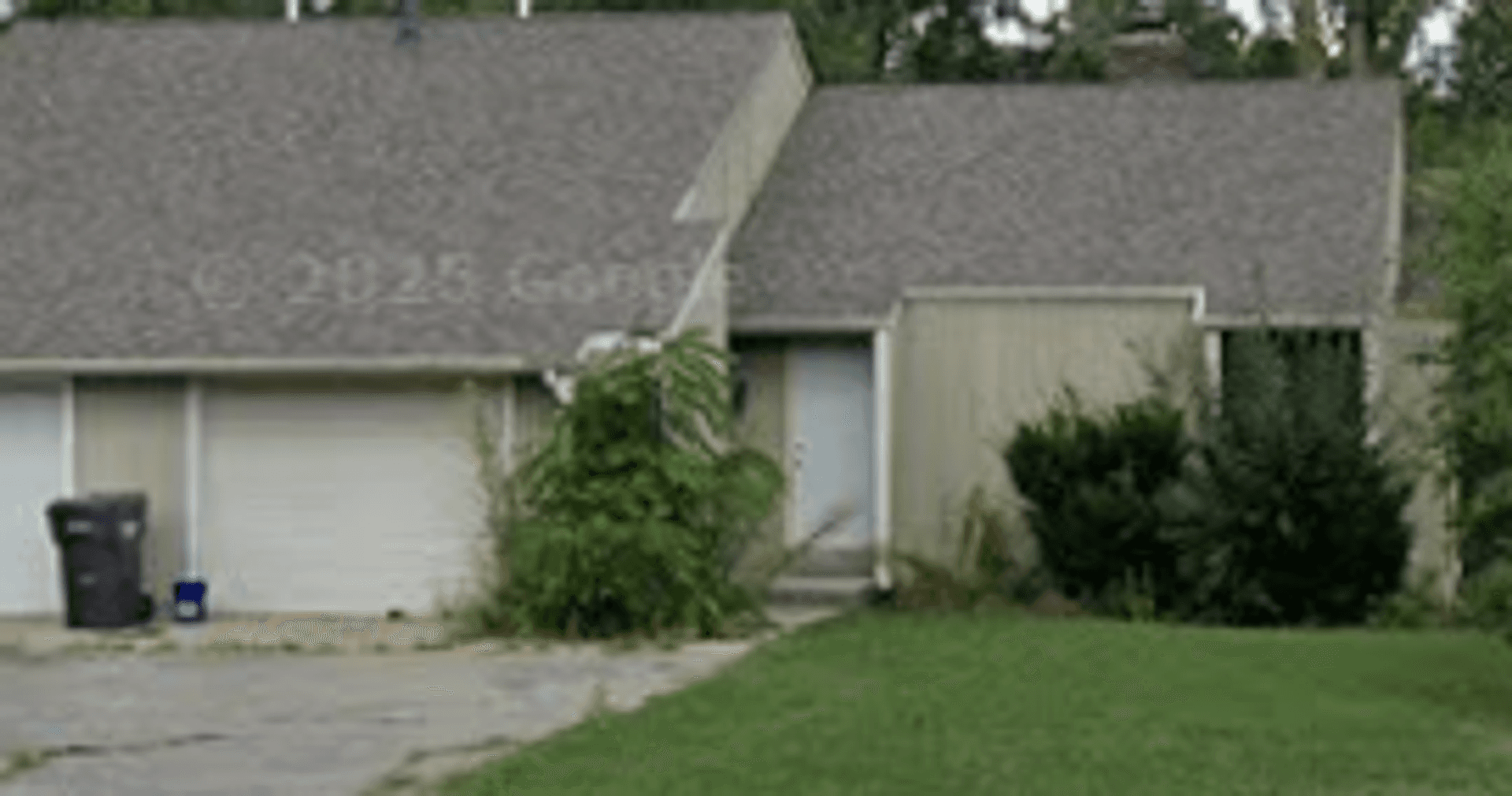 Grand Rapids Apartment: 3627-3629 Burton St SE