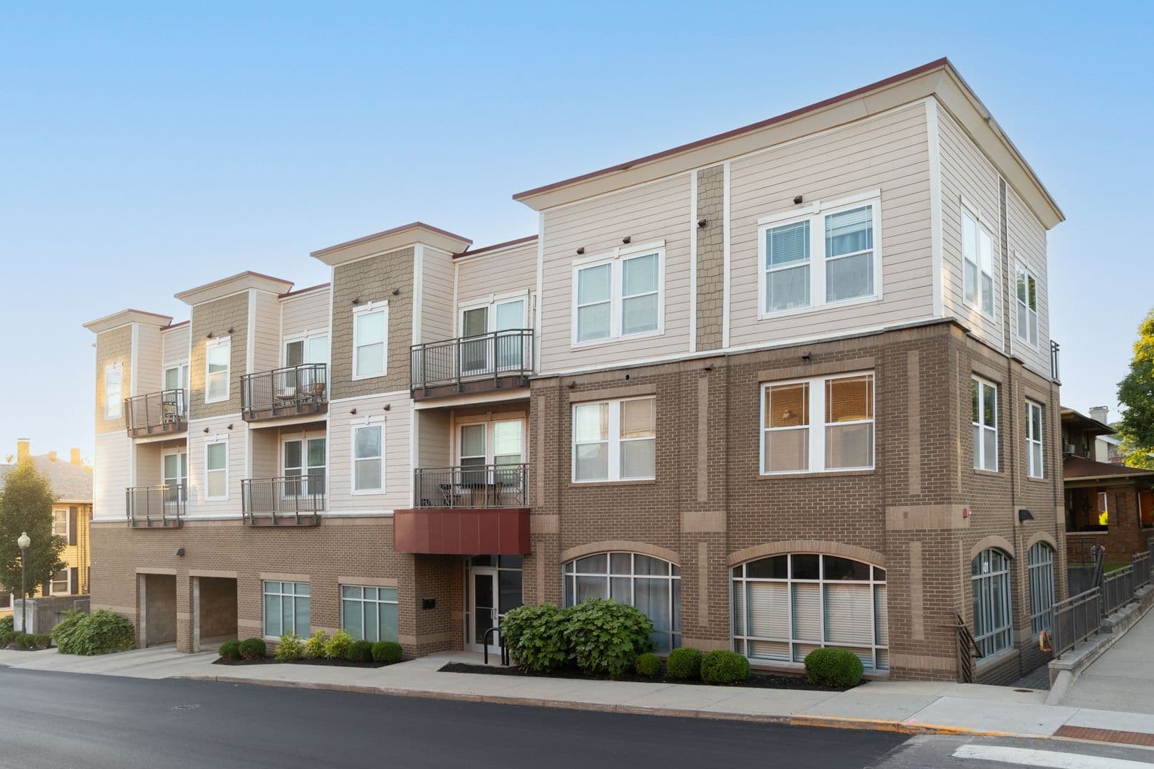 Bloomington Apartment: 601 N. Walnut St.