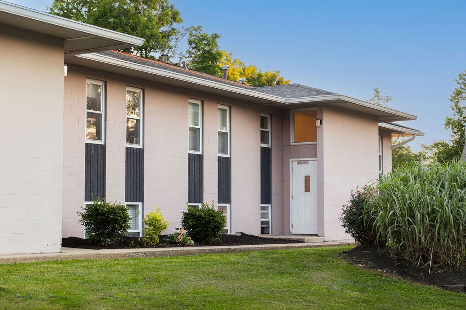 Bloomington Apartment: 400 S. Henderson St.