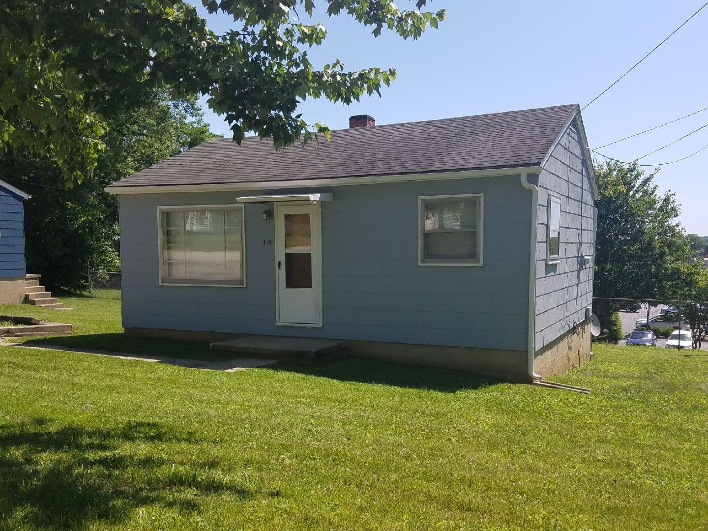 Bloomington House: 719 S Anna Lee Lane
