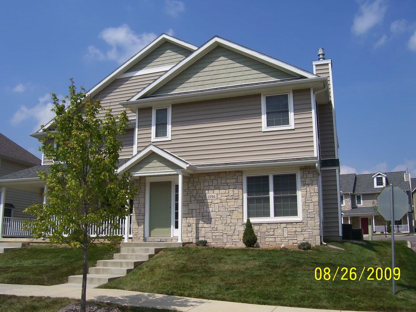 Bloomington House: 2816 E Bressingham Way