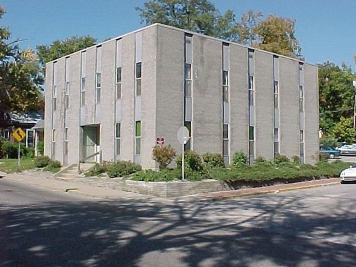 Bloomington Apartment: 325 E 10th Street