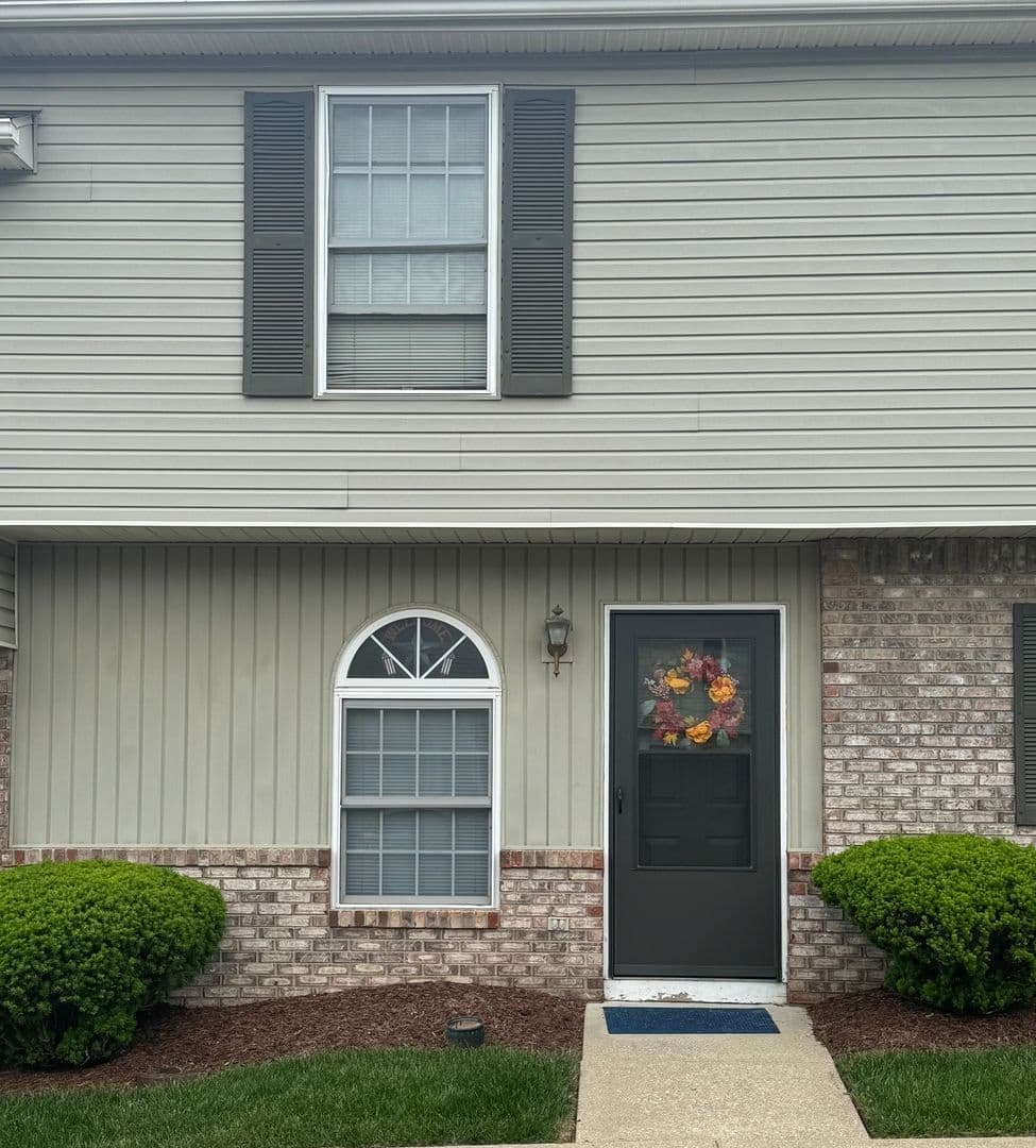 Bloomington House: 712 E Sherwood Hills Drive