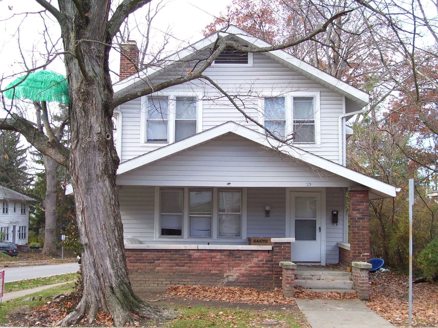 Bloomington House: 528 S Woodlawn Avenue