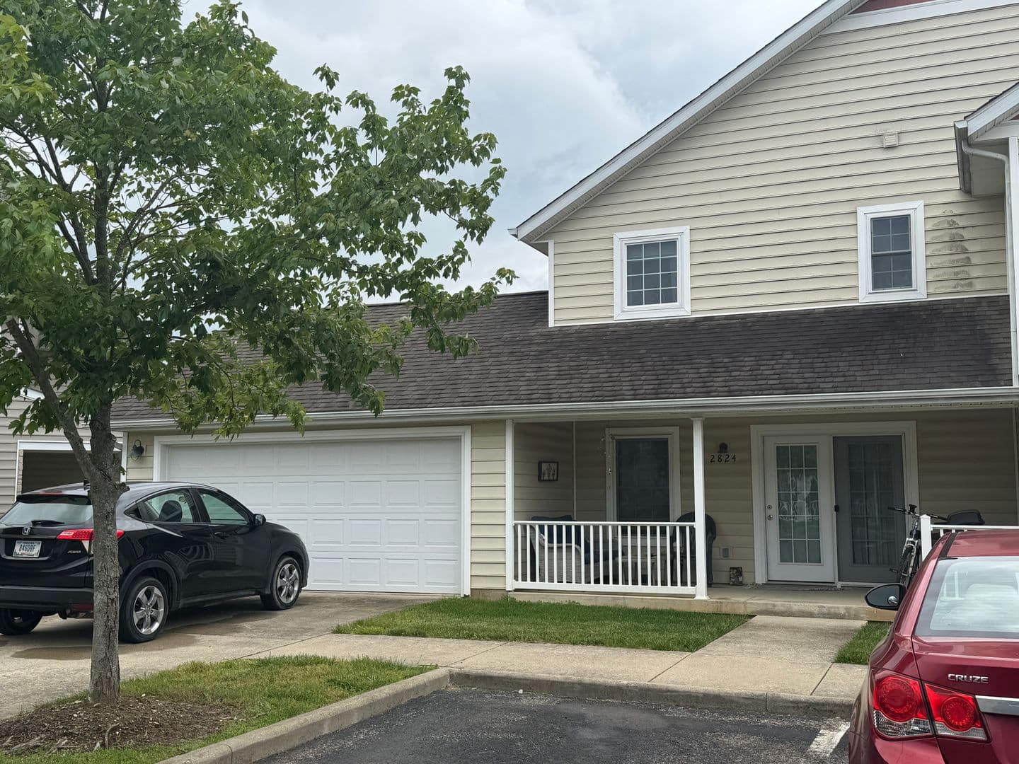 Bloomington House: 2824 E Bressingham Way