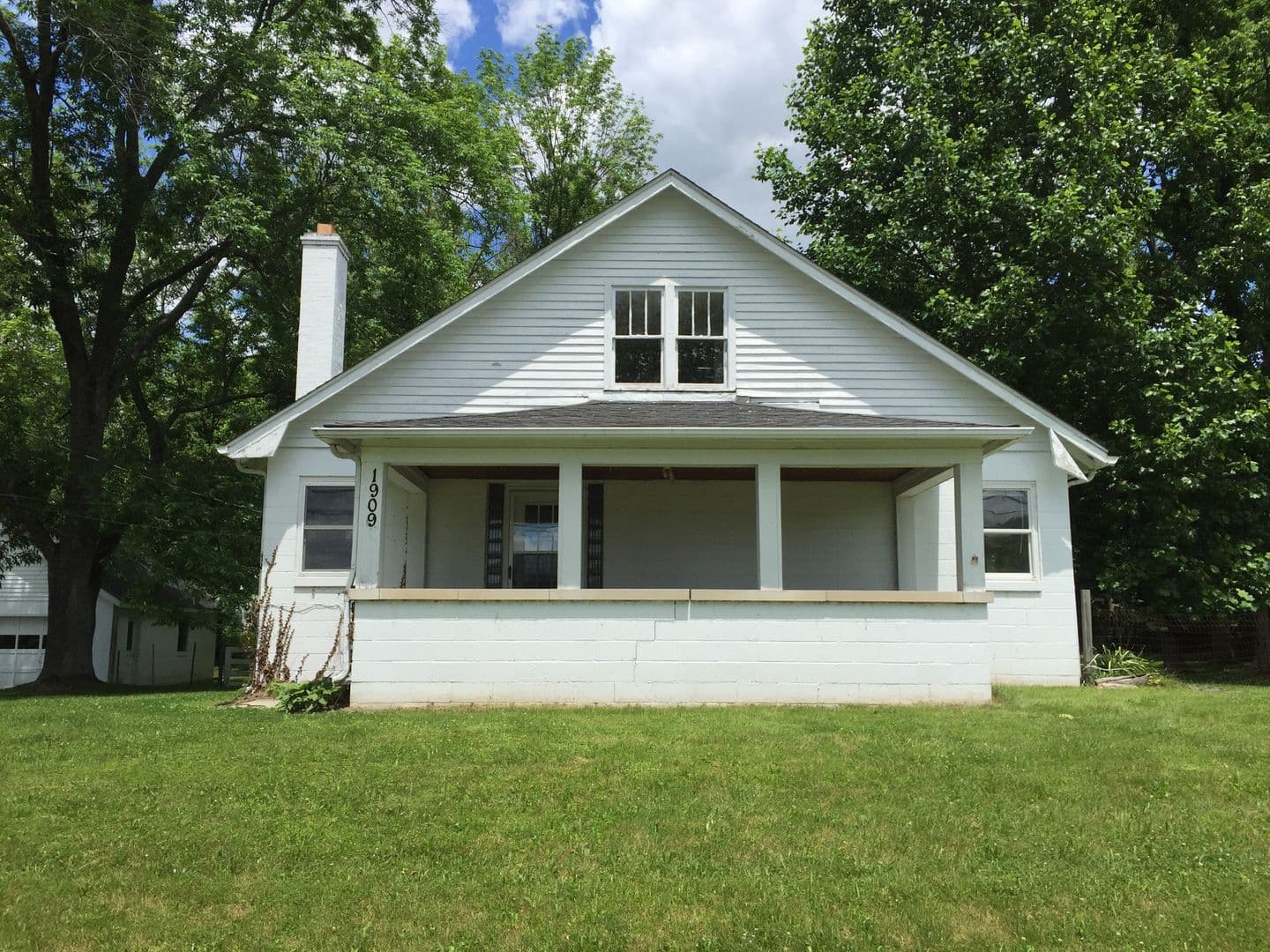 Bloomington House: 1909 E Rhorer Road