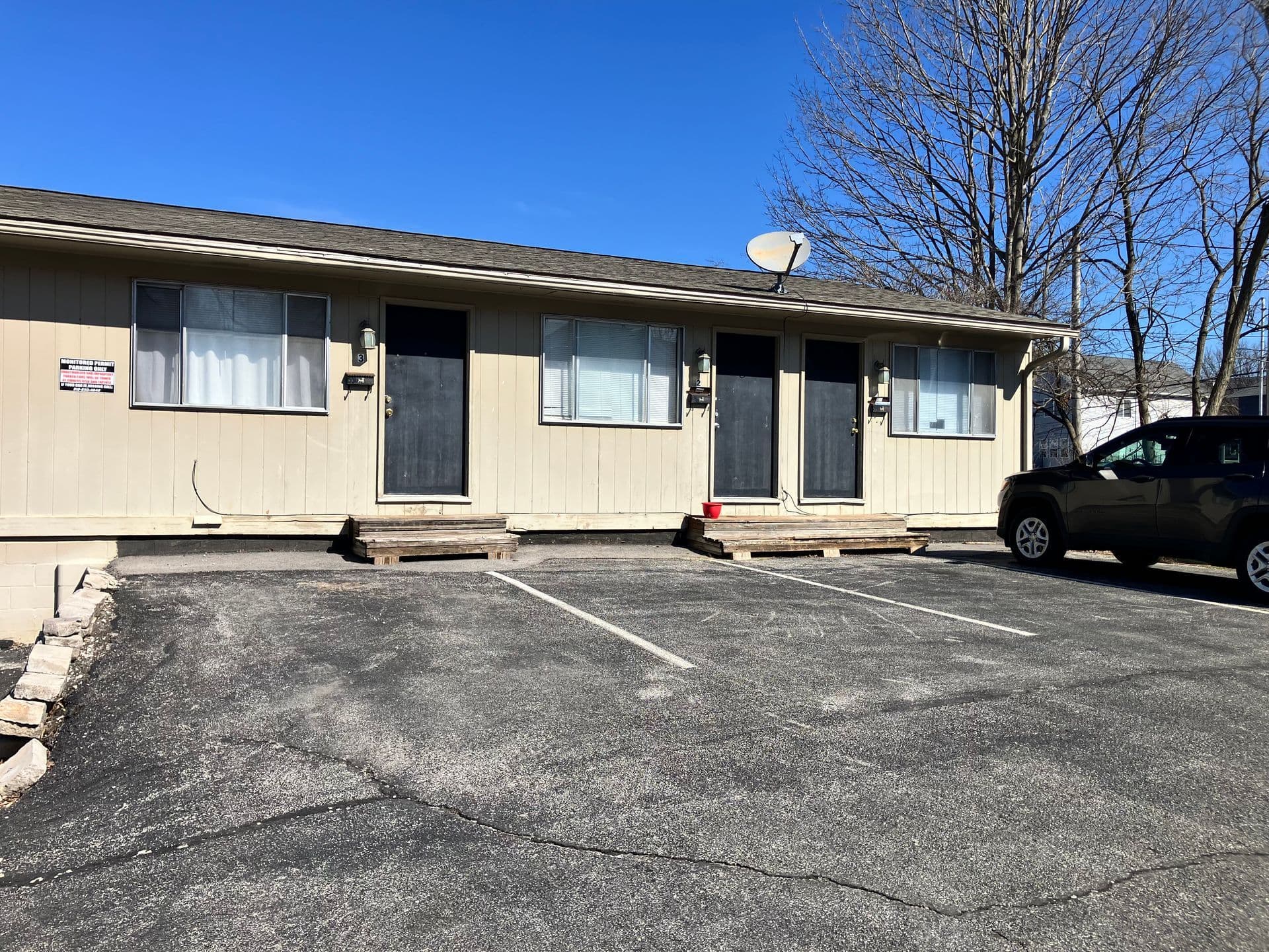 Bloomington Apartment: 303 E Smith Avenue