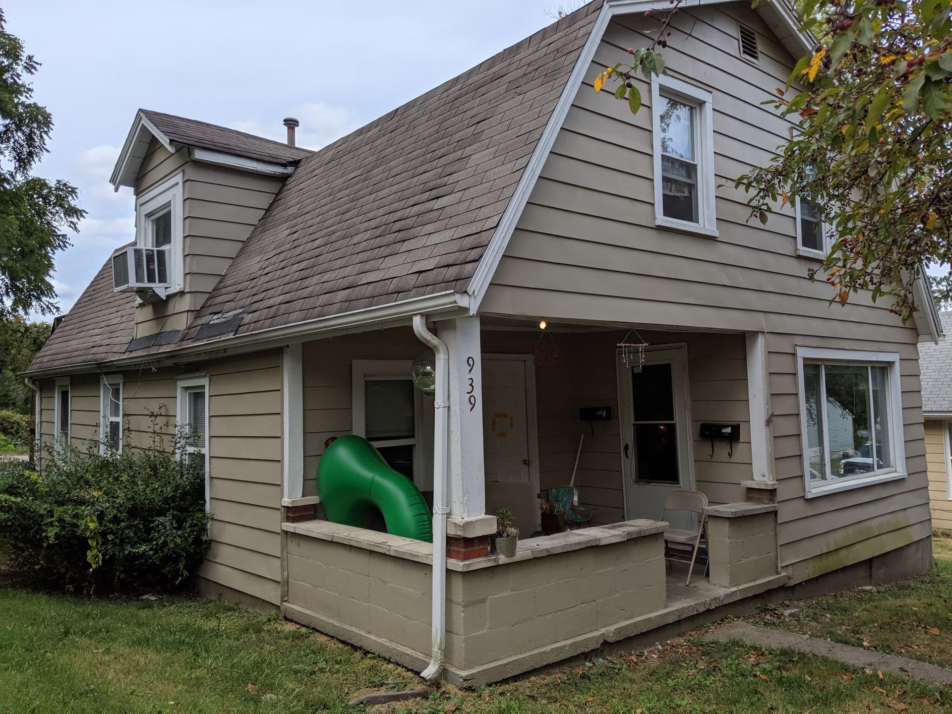 Bloomington Apartment: 939 Jackson St
