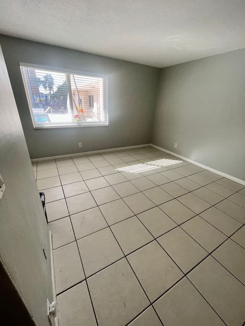 Pompano Beach Apartment: 830 N Riverside