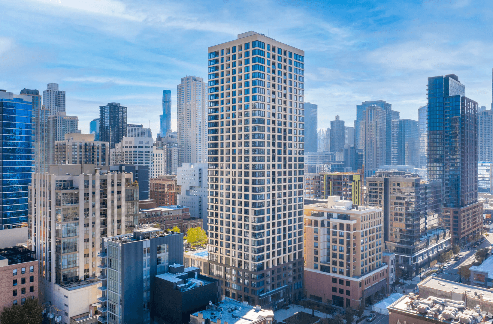 Chicago Apartment: 165 W Superior St